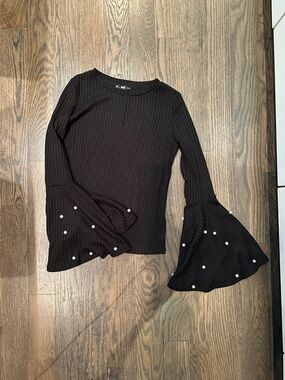 Women’s bell sleeve with pearls ribbed shirt